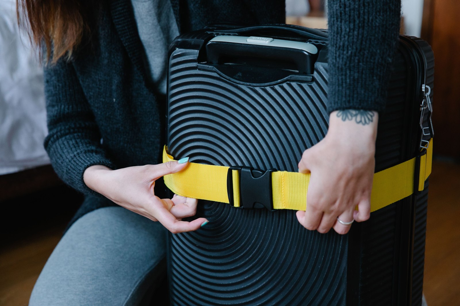 Checking a luggage strap